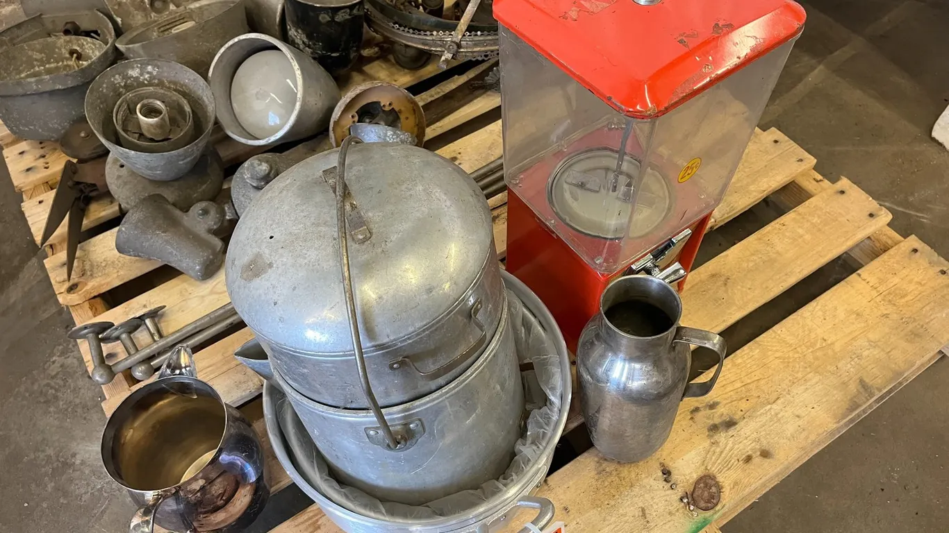 Kettle, Pitches, Candy Station, Pots