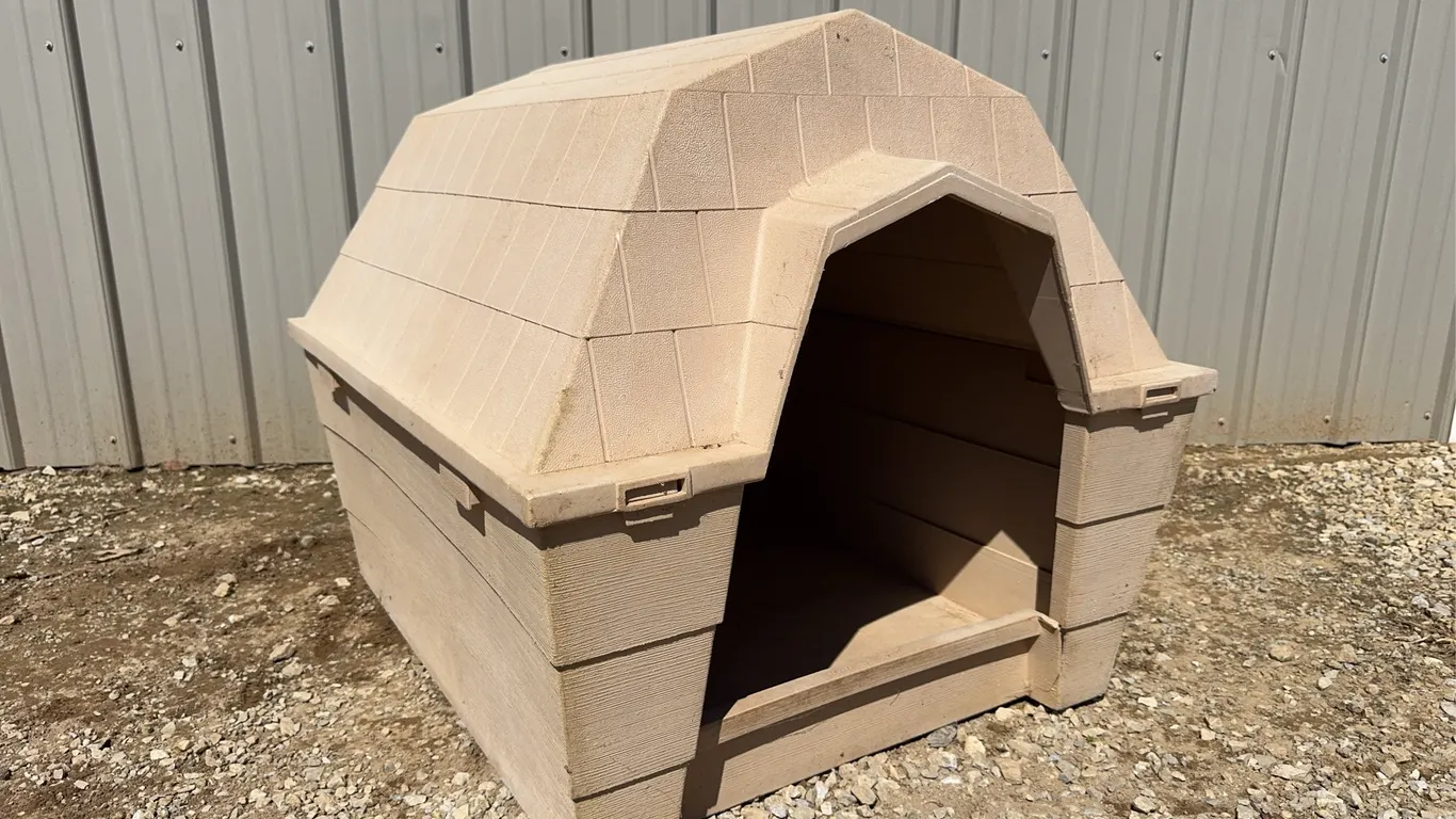 Ruff Hauz Plastic Doghouse