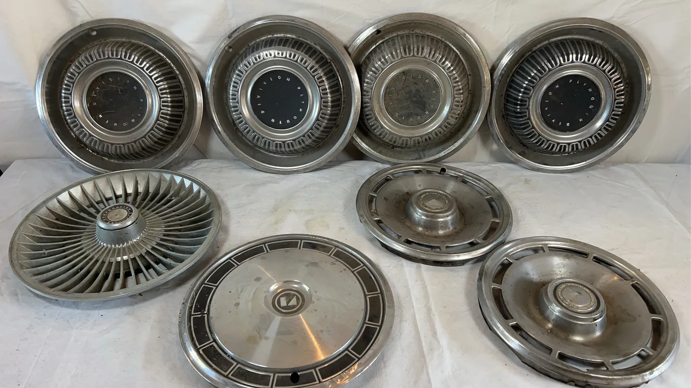 1969 Plymouth Barracuda & Other Hubcaps