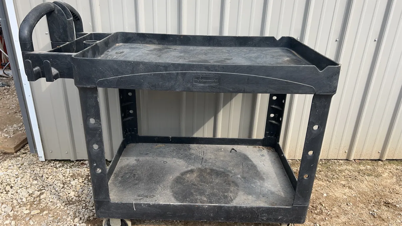Rubbermaid Rolling Work Cart