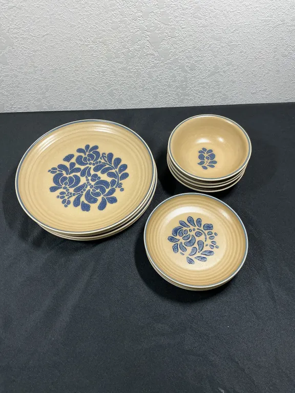 Vintage Pfaltzgraff Folk Art Stoneware Dinnerware – Blue Floral – USA