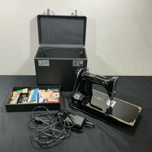 1948 Singer Featherweight Model 221 Sewing Machine w/ Case & Accessories – Works