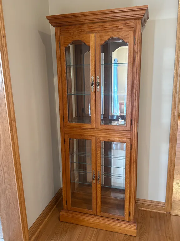 Pulaski Furniture Oak Lighted Double Door Curio Display Cabinet