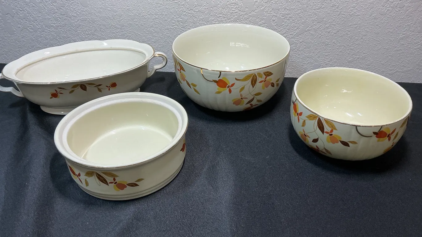 Vintage Hall’s Superior Quality Autumn Leaf Kitchenware – 4 Pieces