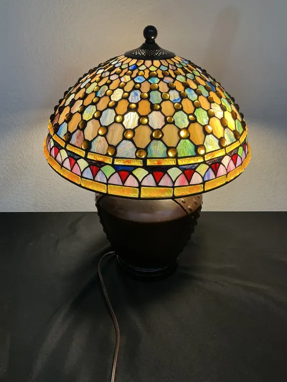 Quoizel Tiffany-Style Stained Art Glass Table Lamp