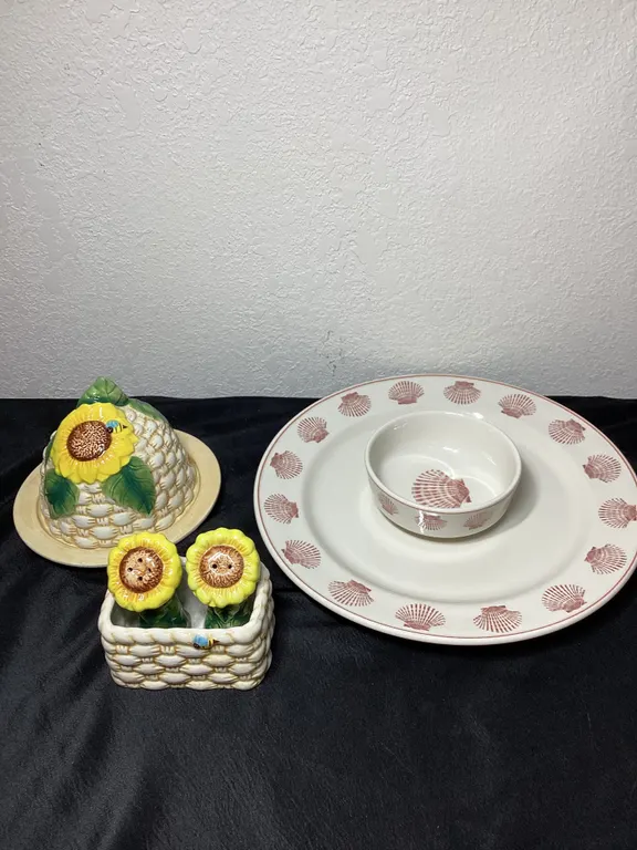 Seashell Chip & Dip Platter with Sunflower Salt & Pepper Set