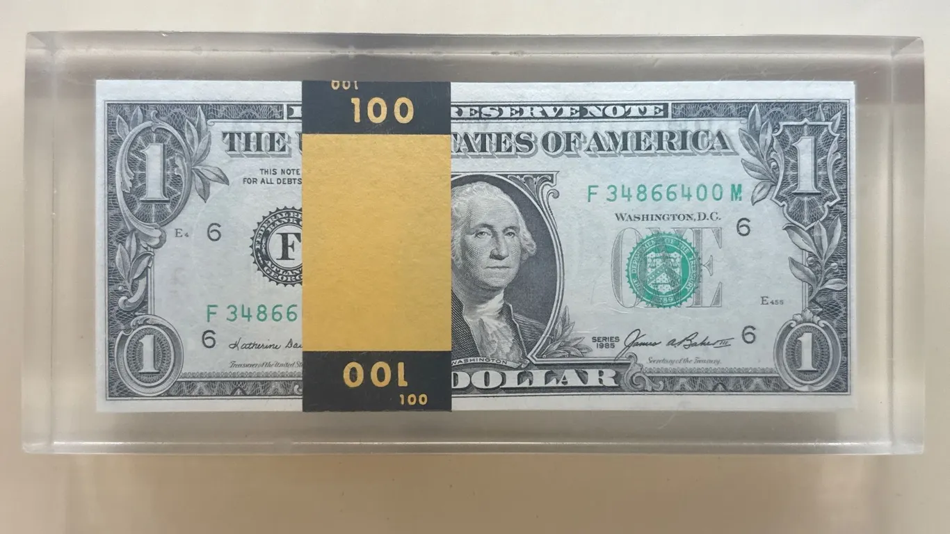 100-Note $1 U.S. Currency Pack – $100 Face Value – Acrylic Display