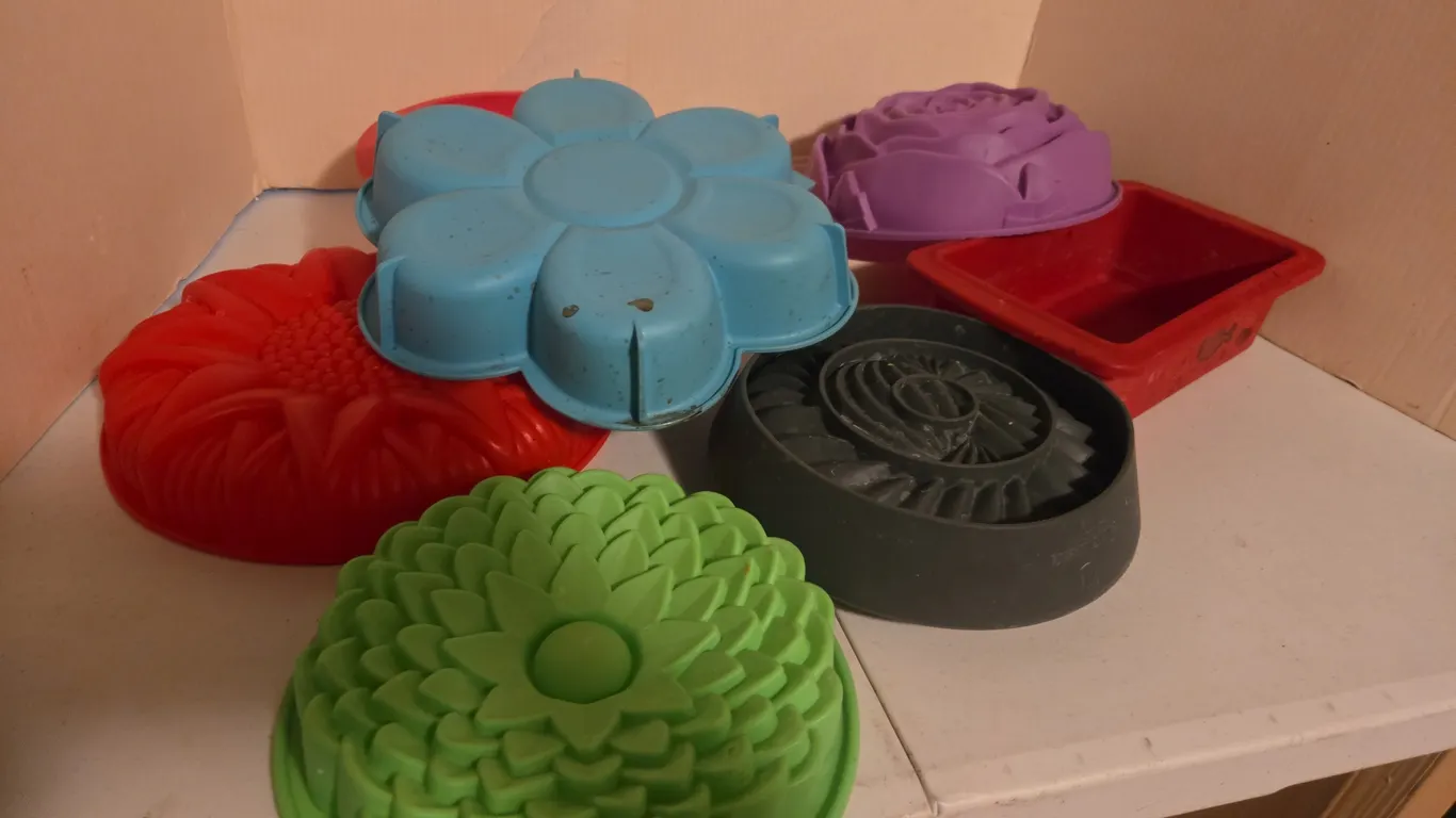 Silicone bakeware