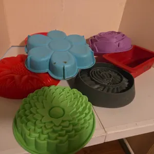 Silicone bakeware