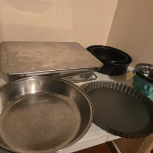 Assorted bakeware