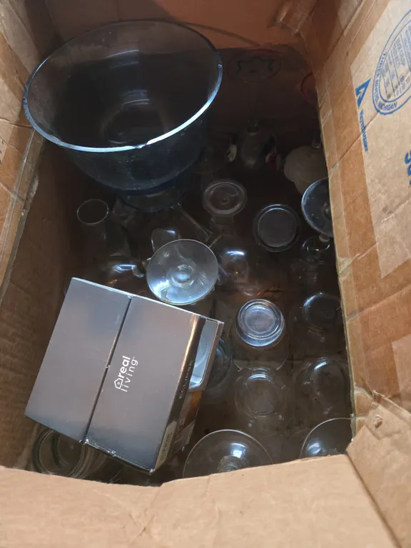 Assorted glassware