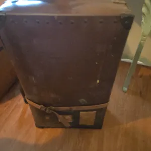 Antique piece of luggage