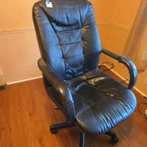 Padded rolling office chair