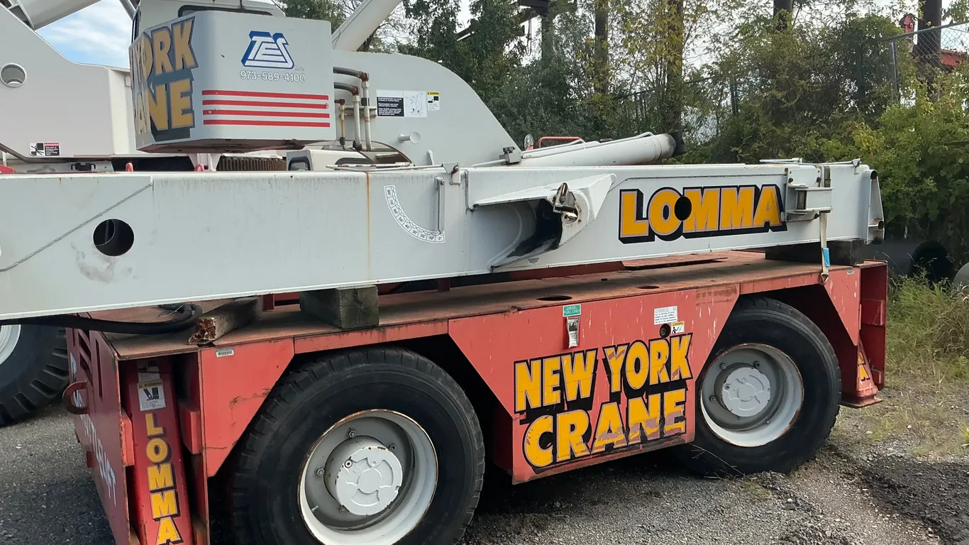 2003 SHUTTLELIFT 5560B CARRY DECK CRANE SN: 125508-03