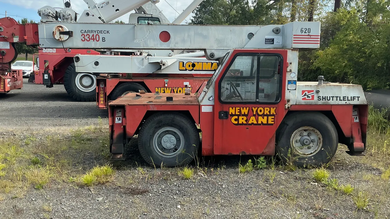 2004 SHUTTLELIFT 3340 B CARRY DECK CRANE SN: 110104-04