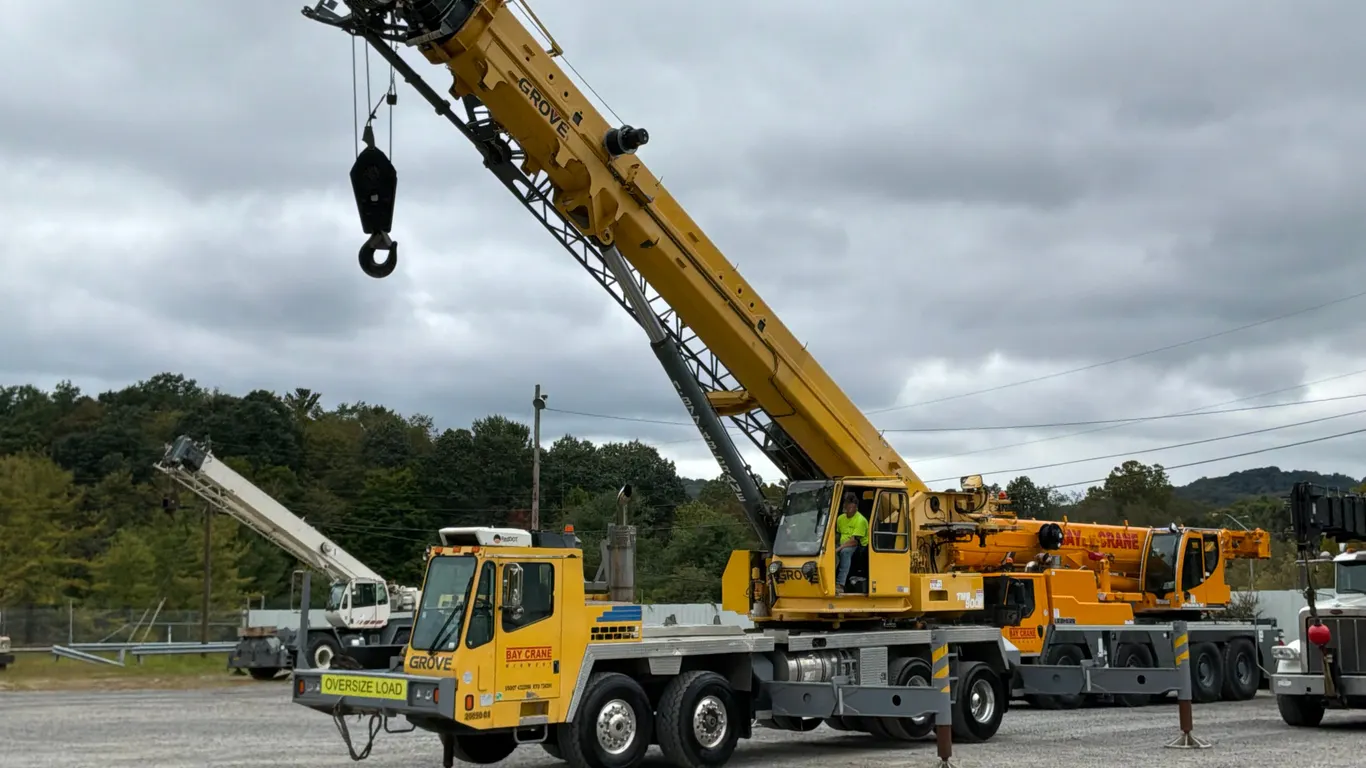 2003 GROVE TMS900E SN: 223569 90 TRUCK CRANE 2003 TMS900E GROVE TMS900E VIN: 76S900E13S223569