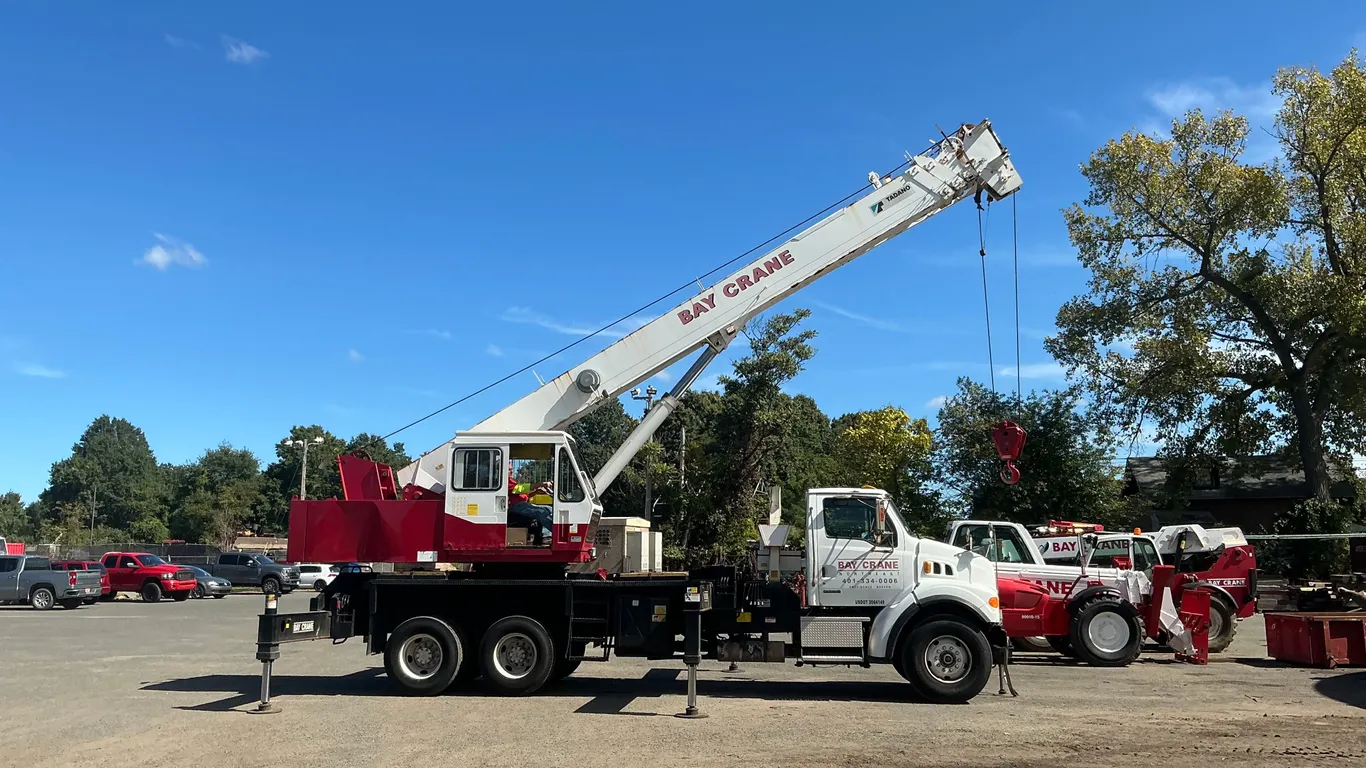 2007 TADANO TT300XL 30 TON BOOM SN: 291061 MOUNTED ON 2007 STERLING TRUCK L7500 SERIES STRAIGHT BOOM