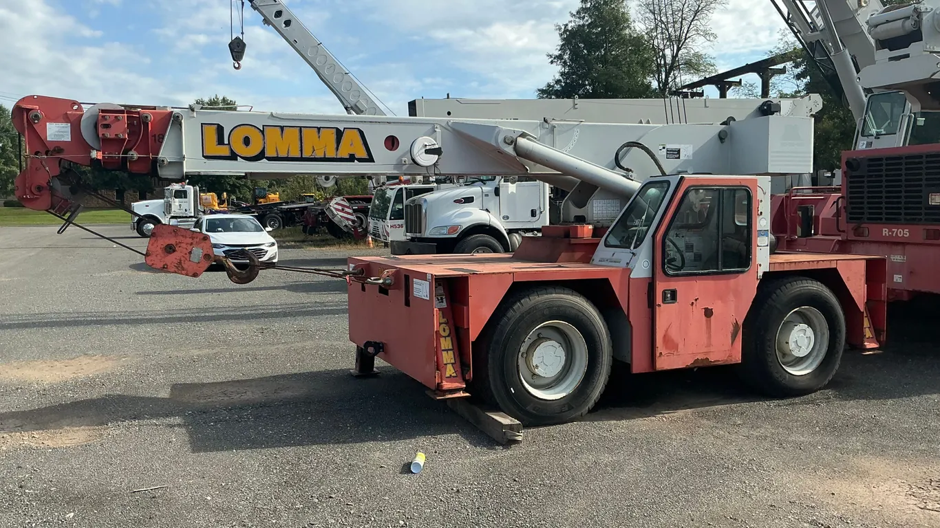 2004 SHUTTLELIFT 5560B CARRY DECK CRANE SN: 126603-04