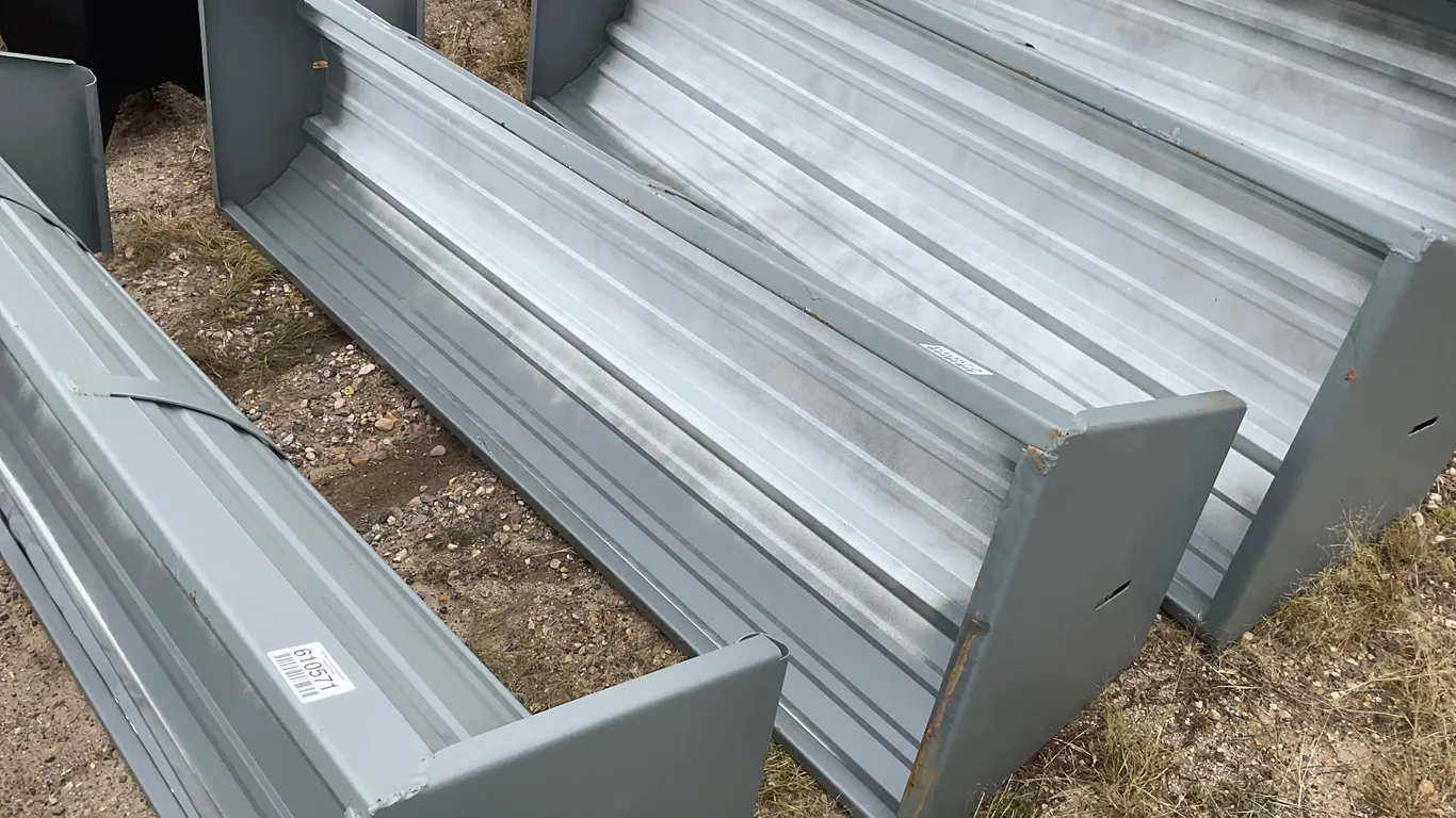 UNUSED KC CFX-90 HEAVY DUTY CATTLE FEEDER