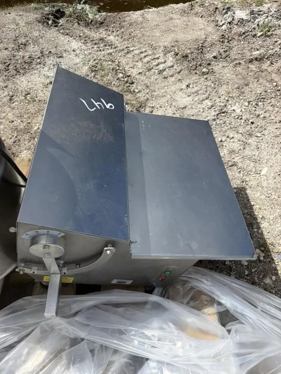 Counter top Dough sheeter Not tested