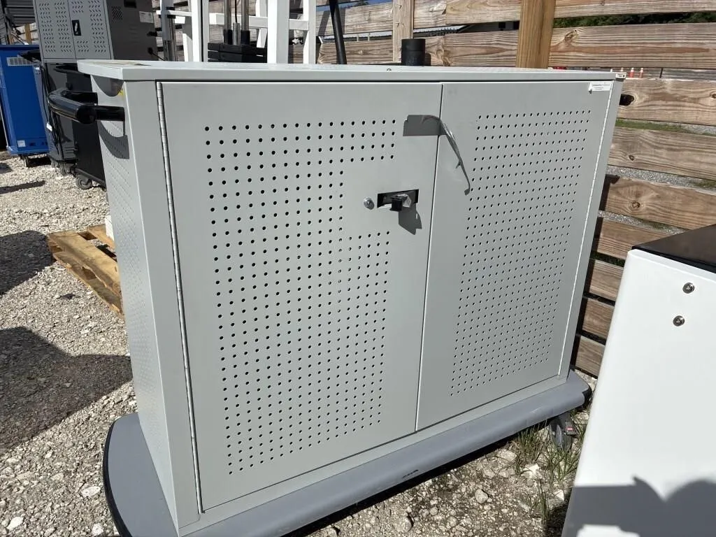 Laptop charging cart Not tested
