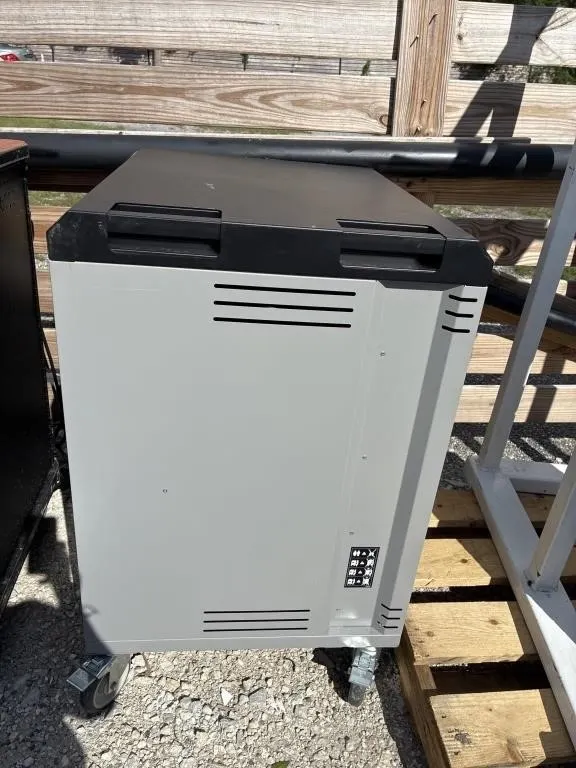 Laptop charging cart Not tested