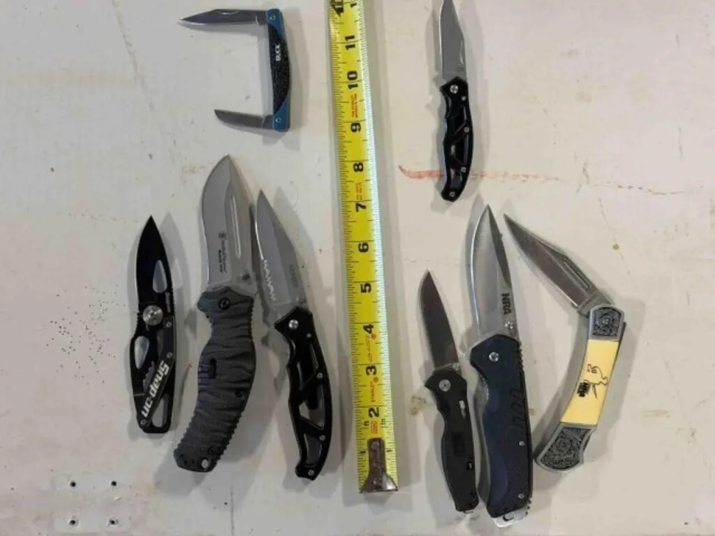 8-folding knives