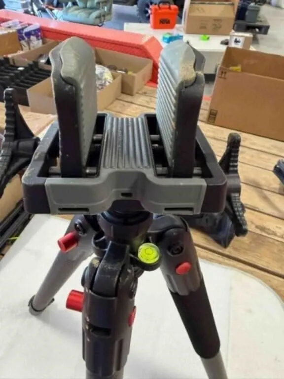 BOG POD tripod shooting stand; graphite, nice
