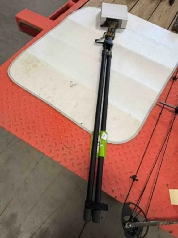 Primos trigger bipod-new- stick on handle