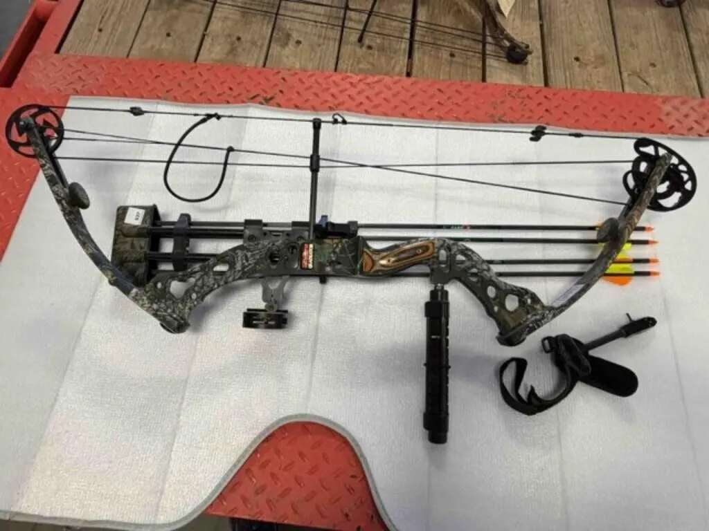 Diamon Gladiator compound bow; draw 50-70lb