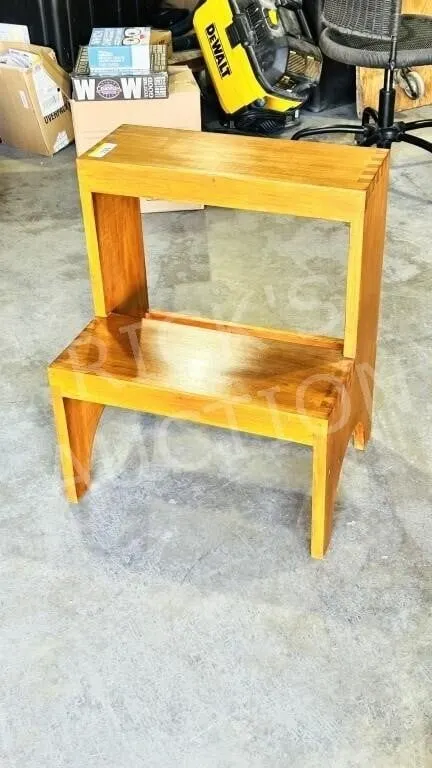 solid wood library step - 24" h x 20" w x 15" d