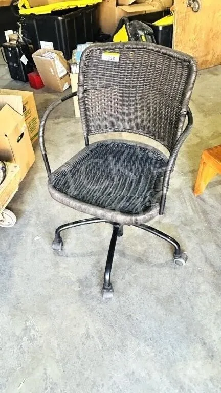modern swivel office chair w/ arms