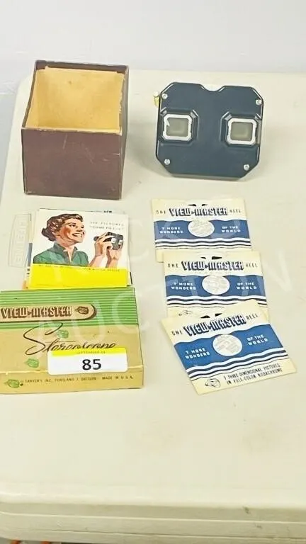 vintage Viewmaster w/ reels- orig box