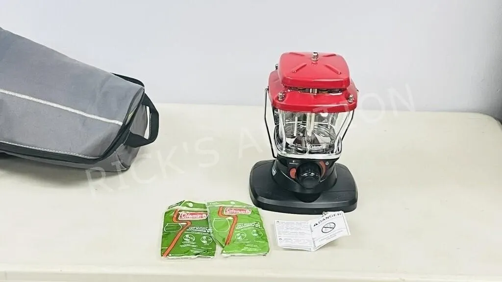 as new Coleman camp lantern (mint)