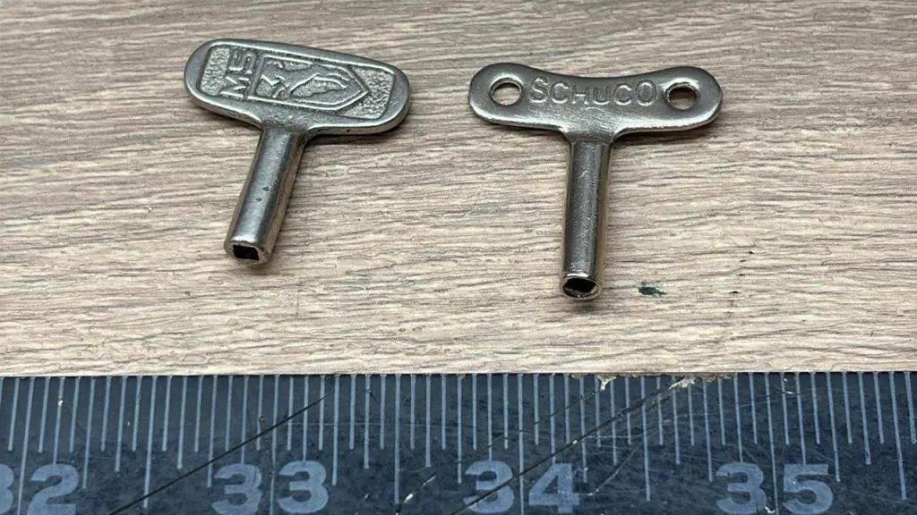 2 Asst. Winding Keys. *DC