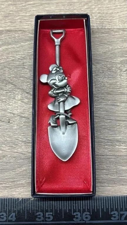 Minnie Mouse Pewter Shovel Spoon. *DC