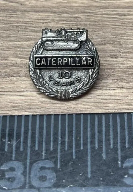 Caterpillar 10 Years Pin. *DC