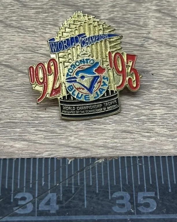 1992/93 World Champion Blue Jays Pin. *DC
