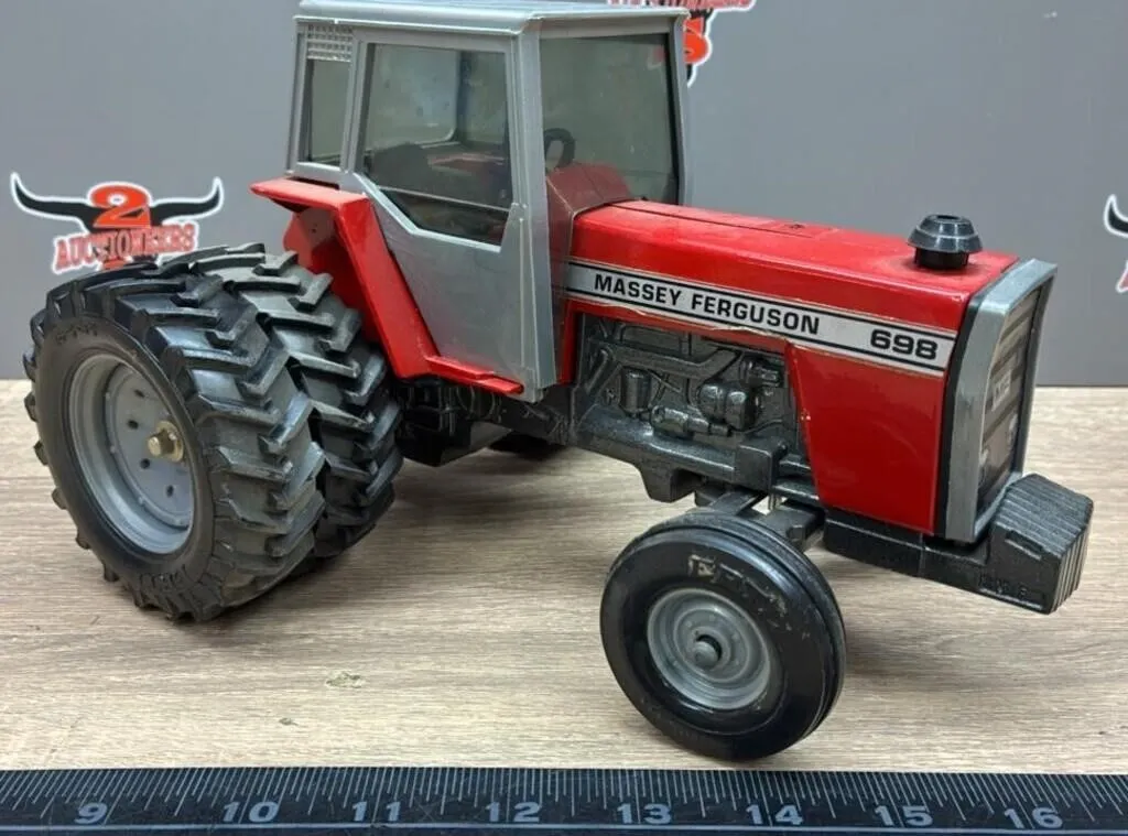 1:16 Massey Ferguson 698 Tractor. Missing