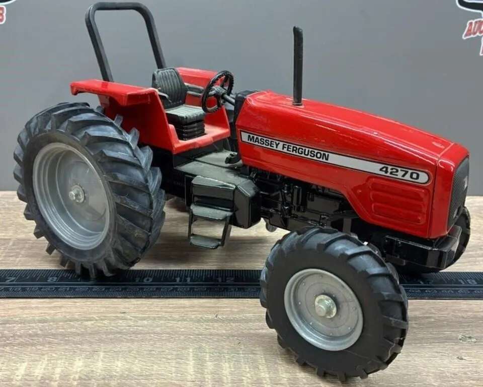 1:16 Scale Models Massey Ferguson 4270 Tractor.