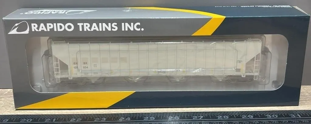HO Rapido Trains Inc Procor Covered Hopper.