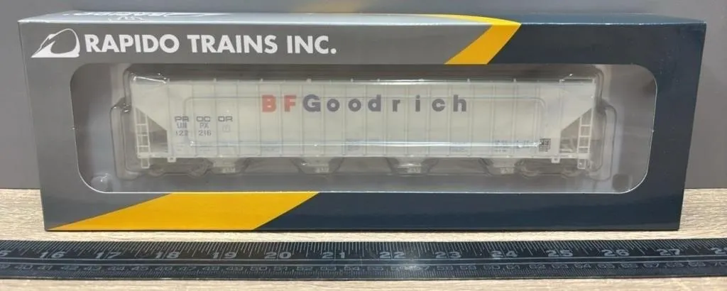 HO Rapido Trains Inc Procor Covered Hopper.