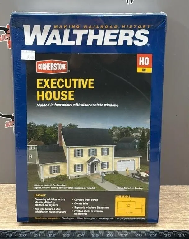 HO Walthers Executive House Kit. Unopened.