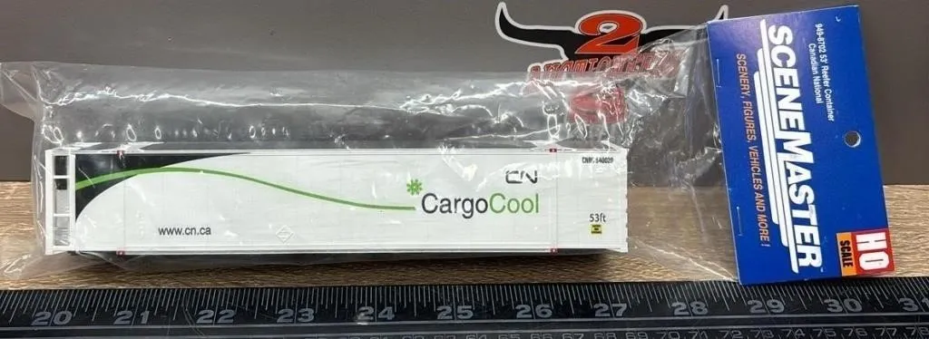 HO Scene Master CN CargoCool Refrigerated