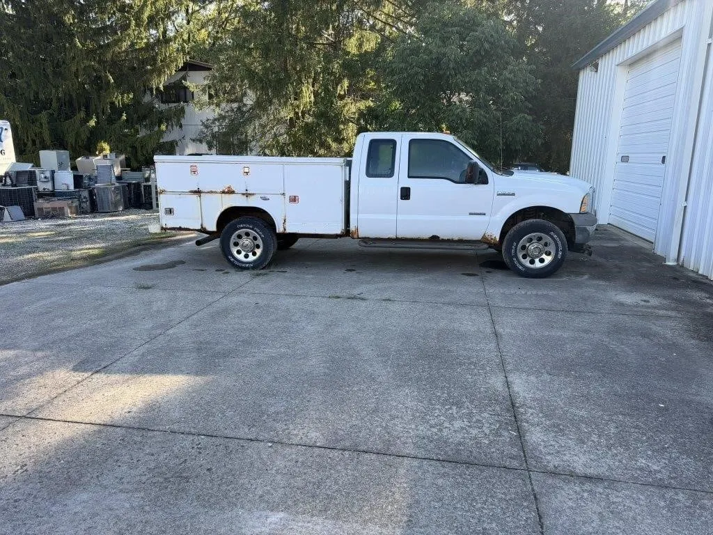 2005 E-350 Super Duty 4x4 with a 6L