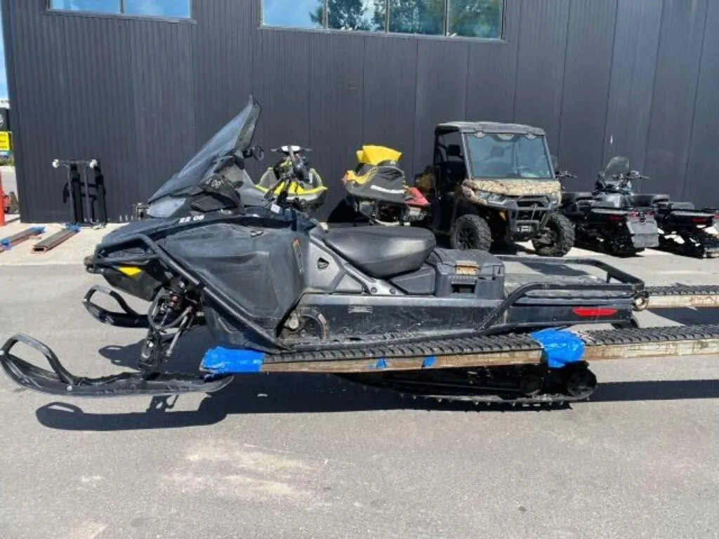 2023 Ski-Doo Expedition LE Snowmobile 2BPSAAPA4PV0