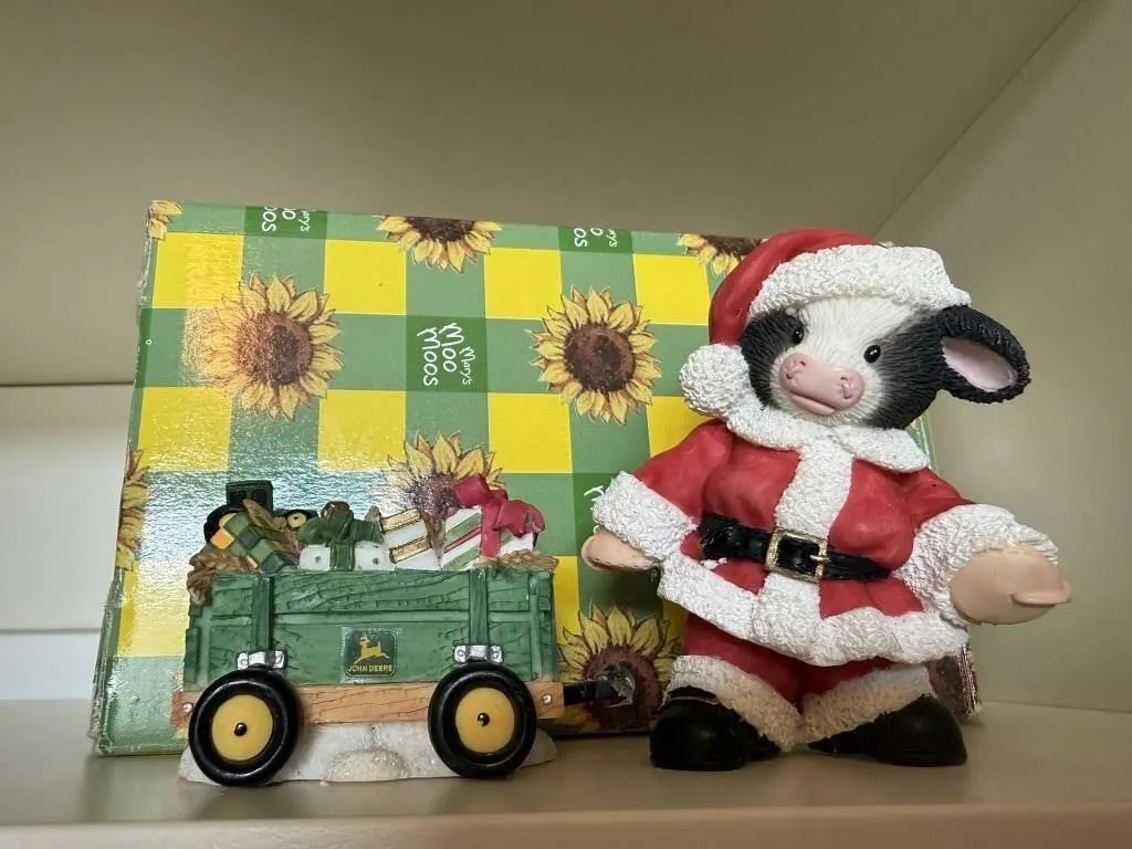 John Deere Mary's Moo Moo Santa, wagon