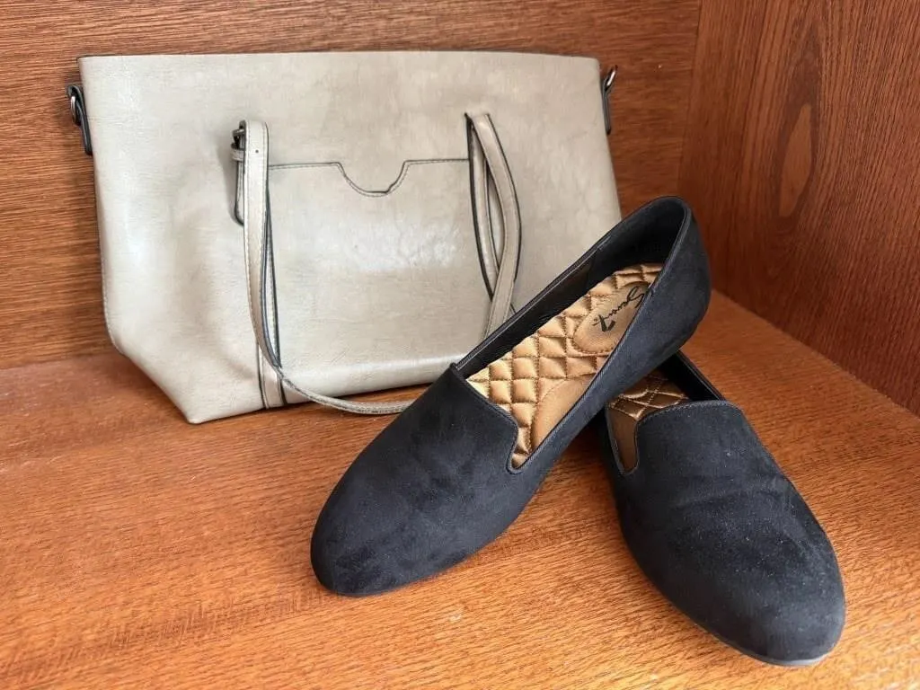 Tote bag, Seven black flats