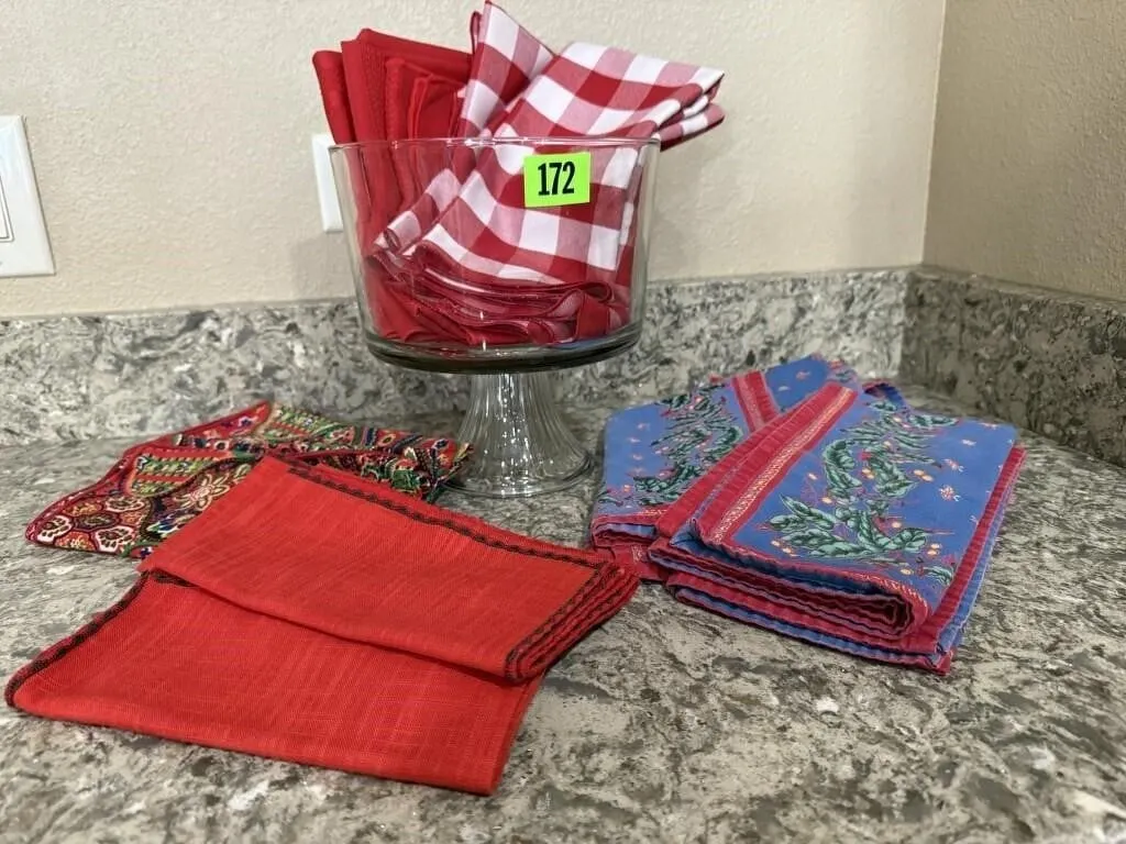 Trifle dish, cloth napkins