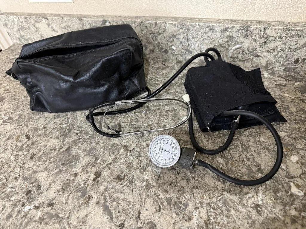 Manual blood pressure cuff